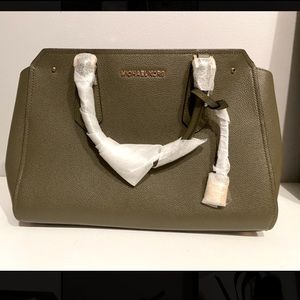 Brand new Michael Kors Hayes satchel.